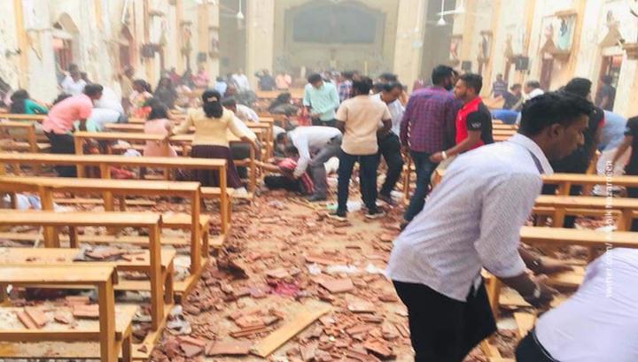 Серия взрывов прогремела в церквях и отелях Шри-Ланки, погибли более 50 человек