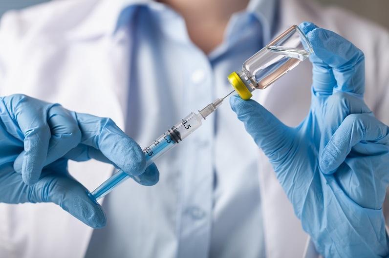 Пять разработчиков казахстанской вакцины против COVID-19 испытали препарат на себе