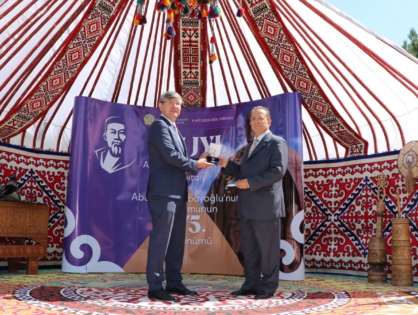 Президент Казахстана наградил турецкого писателя орденом «Дружбы»