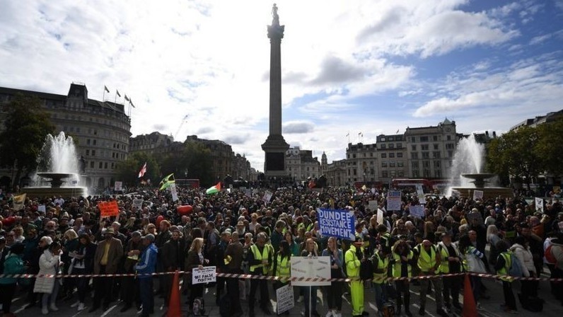 Британцы протестуют против нового карантина из-за коронавируса