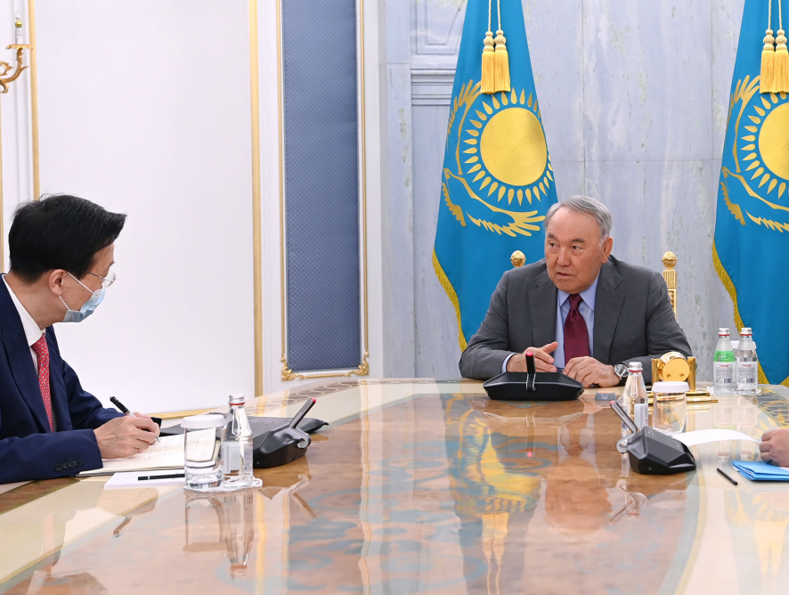 Елбасы принял Чрезвычайного и Полномочного Посла Китайской Народной Республики в Казахстане Чжана Сяо
