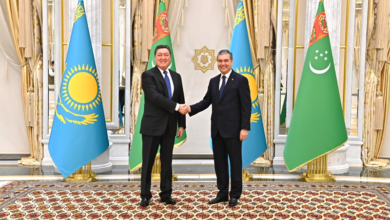 Президент Туркменистана принял Премьер-министра Республики Казахстан