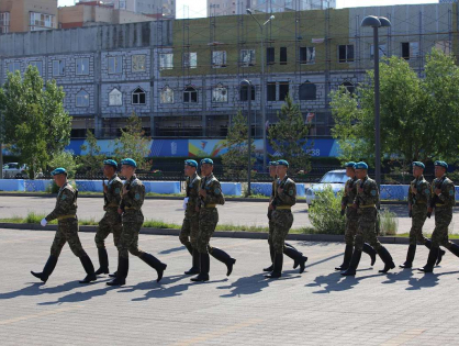 Закон по вопросам воинской службы и жилищных отношений подписал Президент Казахстана