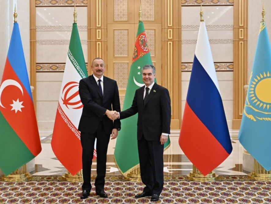 Гурбангулы Бердымухамедов встретился с Ильхамом Алиевым в Ашхабаде