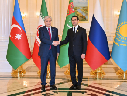Глава государства провел встречу с Президентом Туркменистана Сердаром Бердымухамедовым